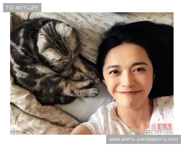 足球界的猫咪宠爱者 盘点那些与猫咪合影的球星们